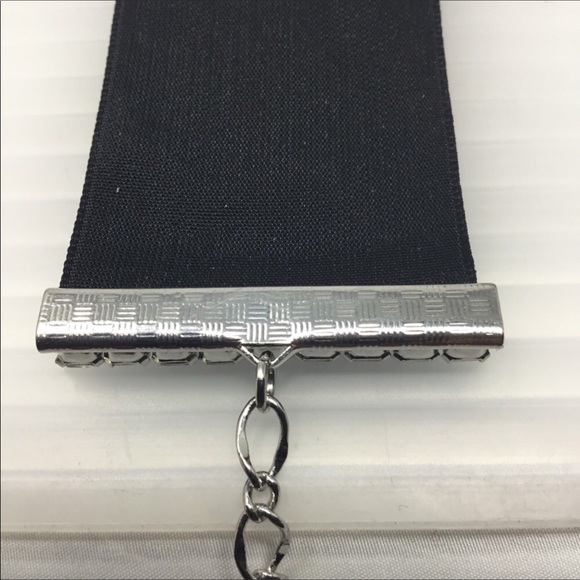 Cristabelle Wide Velvet Choker - Picture 7 of 7